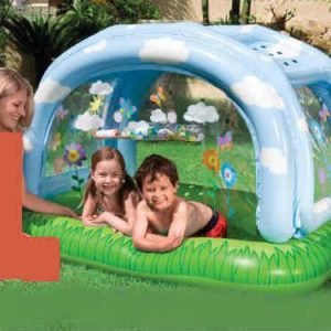 استخر سایباندار با طرح چمن